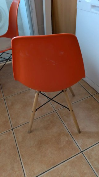 Mesa con apertura y 4 sillas de diseño