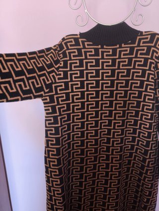 Vestido de invierno con estampado geométrico