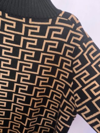 Vestido de invierno con estampado geométrico