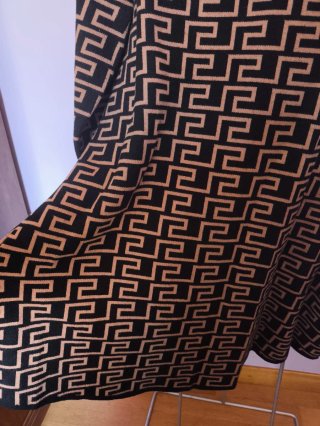 Vestido de invierno con estampado geométrico
