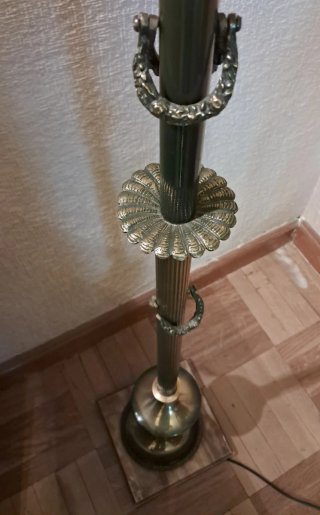 Lámpara de pie antigua metal