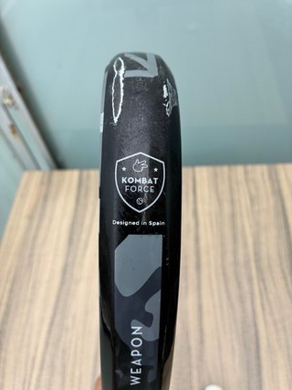 Pala Padel Kombat F105 Black Edition + Grip de reg
