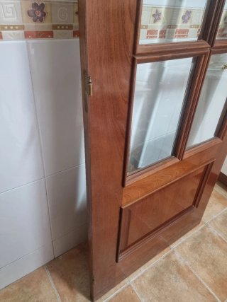 Puerta madera con cristales