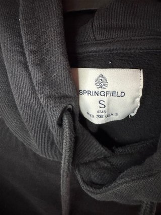 Sudadera con capucha negra