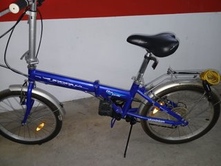 Bicicletas plegables azules para autocaravana