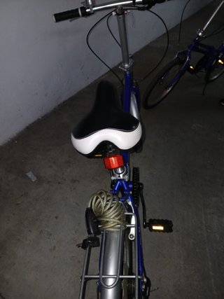 Bicicletas plegables azules para autocaravana