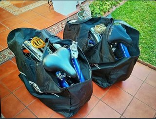 Bicicletas plegables azules para autocaravana