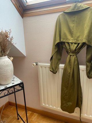 Trench verde oliva primavera