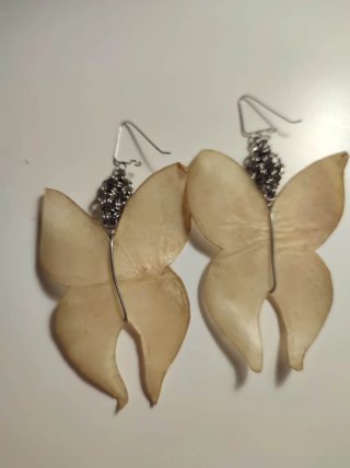 Pendientes artesanales mariposa origen marino