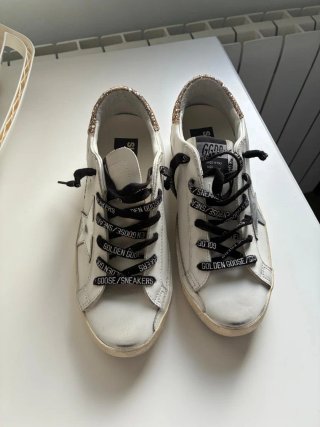 Golden Goose Superstar Sneakers Blancas y Doradas
