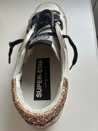 Golden Goose Superstar Sneakers Blancas y Doradas