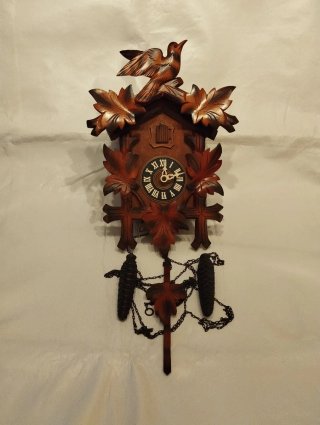 Reloj de cuco antiguo de madera