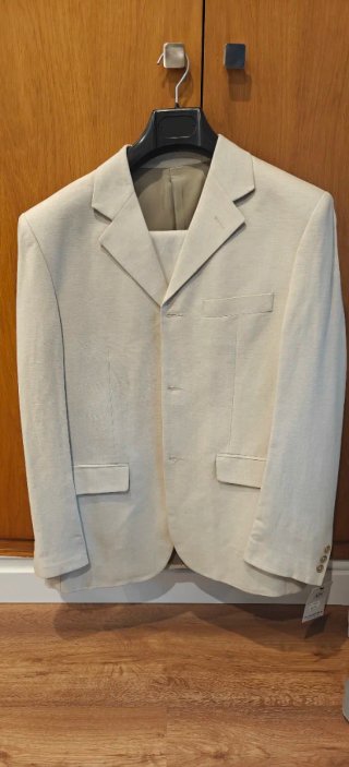Traje de lino beige hombre