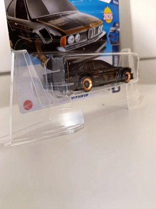 Hot Wheels BMW 635 CSi Negro Dorado 2025