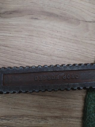 Llave de fontanería roja