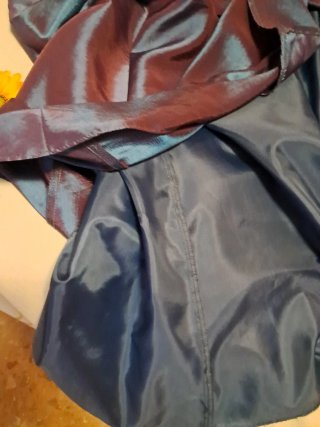 Traje de fiesta azul y plateado
