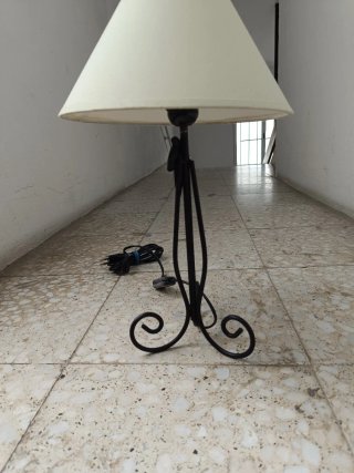 Lámpara de mesa metal y tela