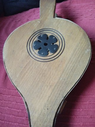 Fuelle chimenea madera y piel