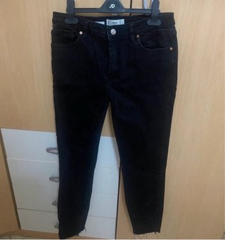 Pantalón vaquero pitillo negro Mango