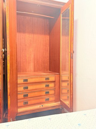 Armario antiguo clasico de madera