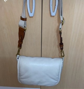 Bolso blanco y marrón