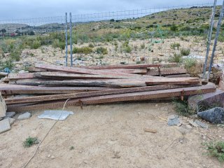 Vigas de madera rústicas cuatro metros con sesenta