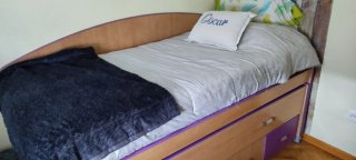 Cama nido con cajones  color madera y morado