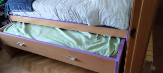 Cama nido con cajones  color madera y morado