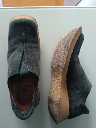 Zapatos Muxart únicos verde oliva de tono fuerte