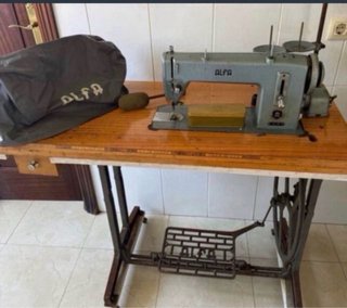 Máquina de coser Alfa industrial antigua