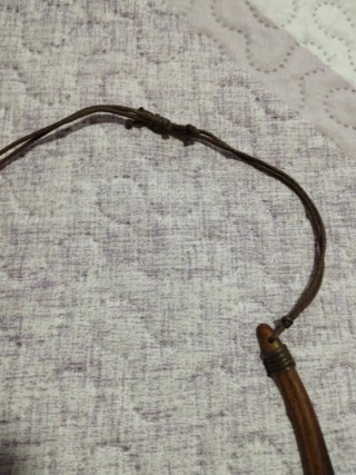 Collar artesanal con colgante redondo