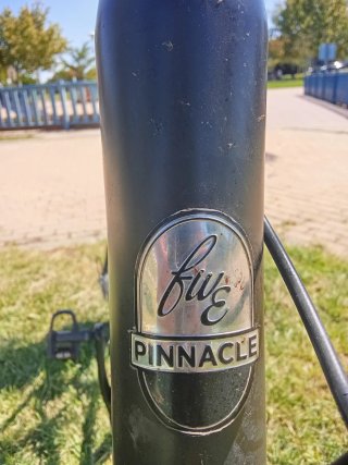 Bicicleta de carretera negra