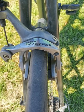 Bicicleta de carretera negra