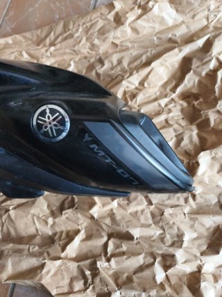 Tapa depósito derecha Yamaha MT-07 2021