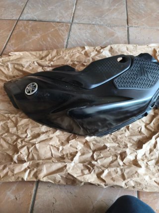 Tapa depósito derecha Yamaha MT-07 2021