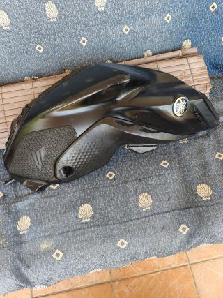Tapa depósito derecha Yamaha MT-07 2021