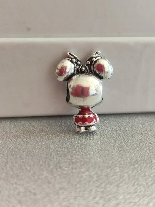 Charm Minnie Mouse Disney Rojo y Plateado