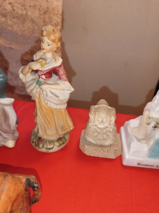 Lote figuras: Virgen, camello y más