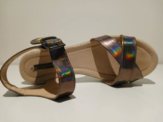 Sandalias Mustang doradas y multicolor