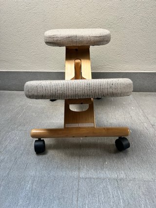 Sedia ergonomica svedese legno chiaro