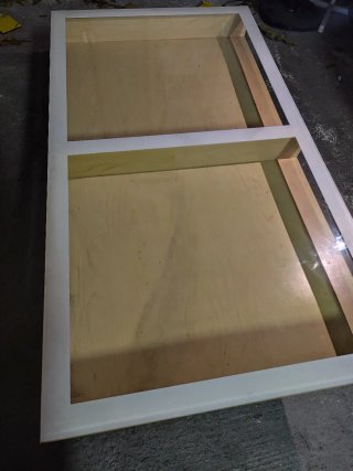 Mesa de centro con tapa de cristal. Muy poco uso
