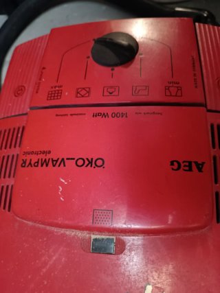 Aspirador de bolsa AEG Vampyr Rosso