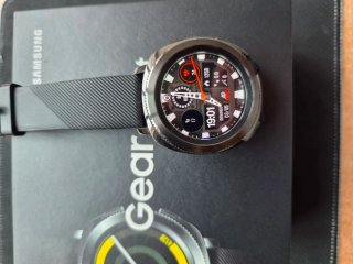 Reloj Samsung Gear + Auriculares Galaxy Buds