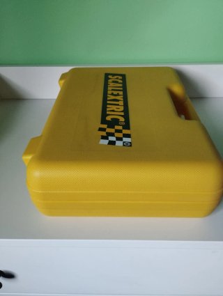 Maletín Scalextric Amarillo