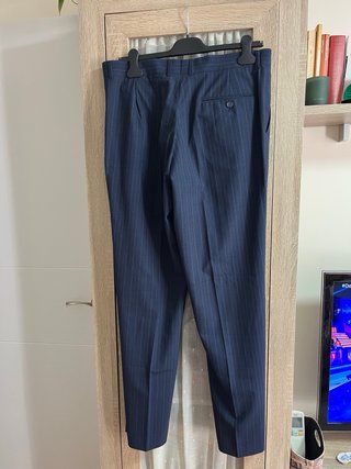 Traje azul marino con raya diplomática en azul cla