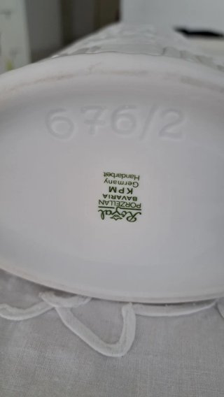 Vaso in porcellana bianco decorato