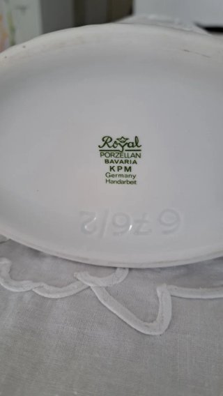Vaso in porcellana bianco decorato