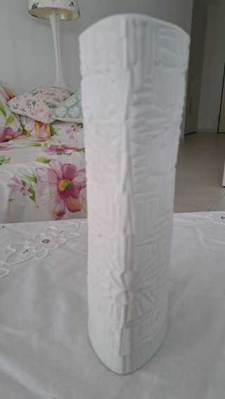 Vaso in porcellana bianco decorato