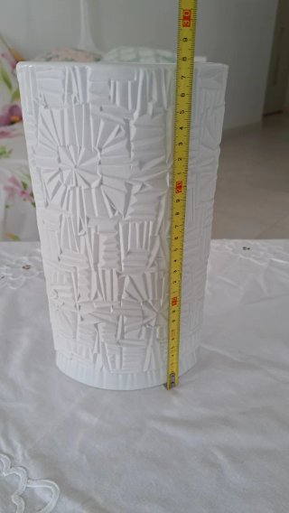 Vaso in porcellana bianco decorato