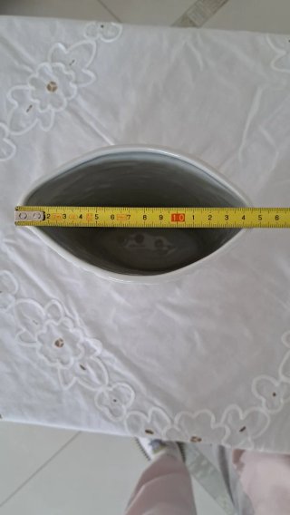 Vaso in porcellana bianco decorato